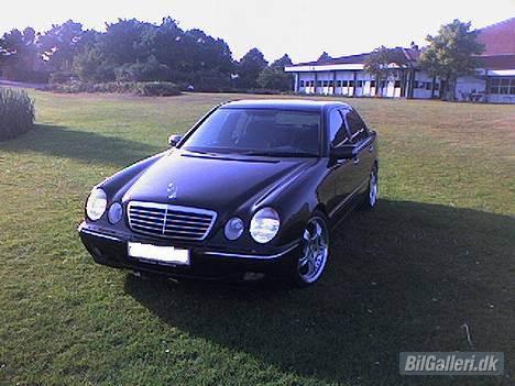 Mercedes Benz 210 billede 6