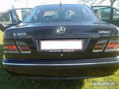 Mercedes Benz 210 billede 3