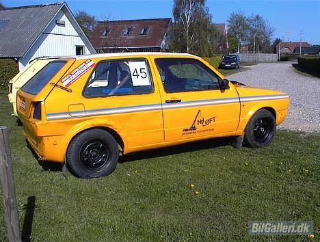 VW Golf II (Folkeracer)SOLGT - også en stor tak til CORATANA som der har sponseret alle reklamemærkerne der sider på bilen, og Sindal Autoophug som sponseret mange af reservedelene til bilen, og til sidst en stor tak til NH-LØFT Østervrå som har sponseret bilen  billede 6