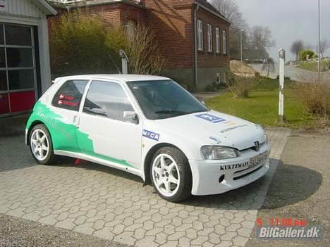 Peugeot 106 MAXI SOLGT - Forfra billede 2