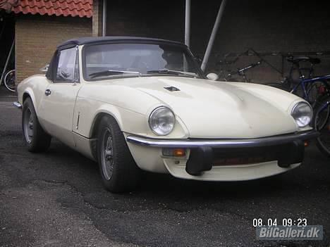 Triumph Spitfire 1500 (2,0 R6) - Mangler lige at få lavet en nummerplade i plastik og få tapet på - goe gamle e-type stilen.-) billede 1
