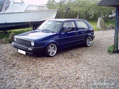 VW Golf 2 CL **solgt** :-( - Ja, så fik jeg lige sænket slæden igen, og så fik jeg lige nogle Dezent cup 9x16, nice... ;-) billede 1