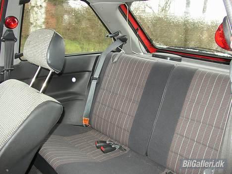 Mazda 323 bf  - bagsædet billede 5