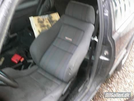 VW golf ( SOLGT ) - der er kun føre sæde i men har resten er ved at sætte dem i billede 3