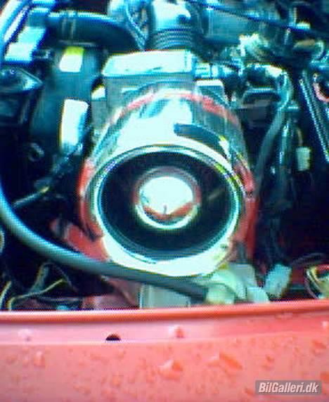 Mazda 323  -=*Solgt*=- - Det er et keglefilter indkapslet i en kulfiber cylinder... Blæret look! billede 10