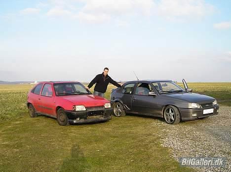 Opel Kadett E - motor død :-( - den gamle er blevet skrottet, står sammen med den nye, den kommer ind senere billede 3