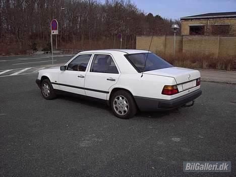 Mercedes Benz W124 200D billede 7