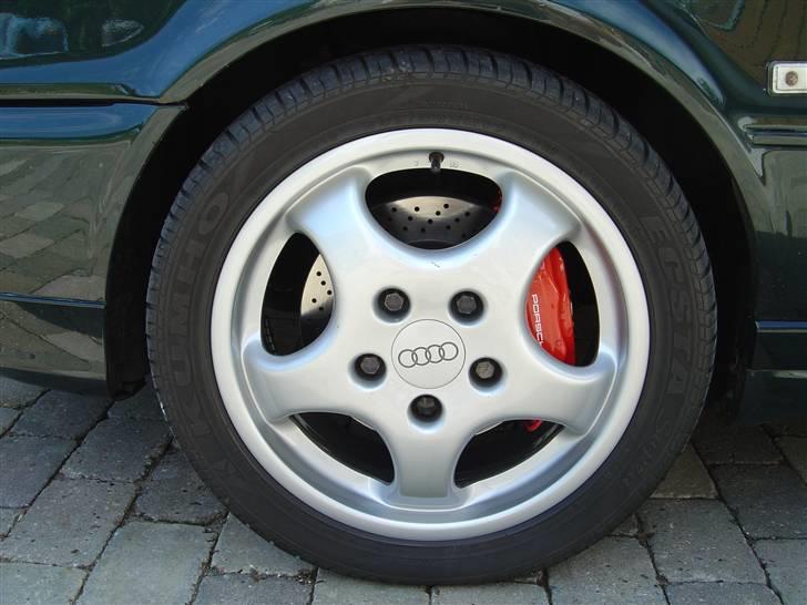 Audi RS2 nr. 808 - Det nemmeste kendetegn på RS2´en er Porsche-kalibrene billede 1