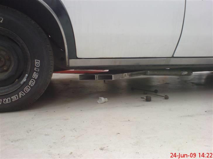 Oldsmobile Delta 88 - så fik jeg lavet lidt udstødning hehe den siger lidt billede 17