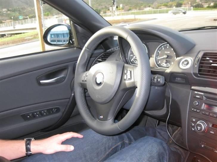 BMW 135i Cabriolet - M-Rattet er det bedste rat jeg nogensinde har haft billede 2