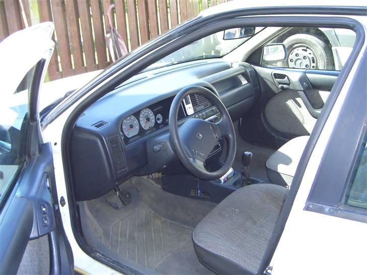 Citroën Xantia 1.8i (Skrottet) - Efter en støvsugning indvendig, er den næsten til at holde ud - nu skal al negotinen blot ud af den - det var en rygerbil billede 4