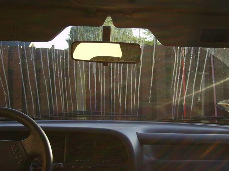 Citroën Xantia 1.8i (Skrottet) - Forruden indvendig fik lidt negotin, snavs og vand, da loftet blev renset billede 7