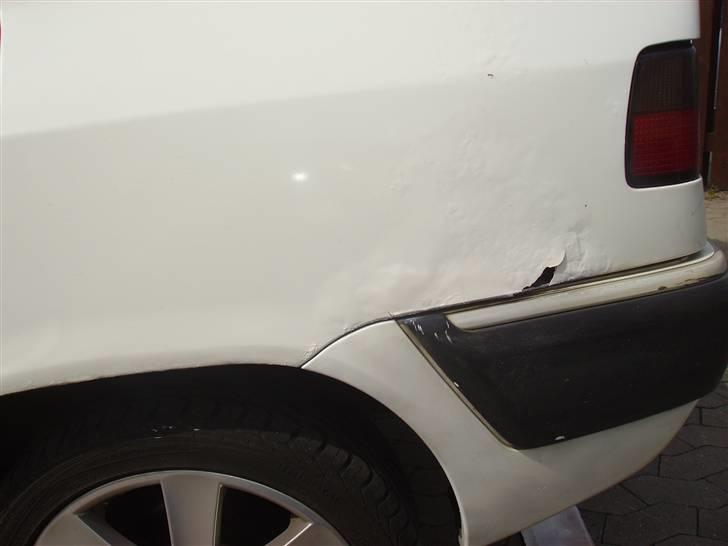 Citroën Xantia 1.8i (Skrottet) - Fandt også en "lille" rust-plet .. fingeren gik lige gennem uden pressen eller brug af værktøj - det bliver det næste som skal laves. billede 9