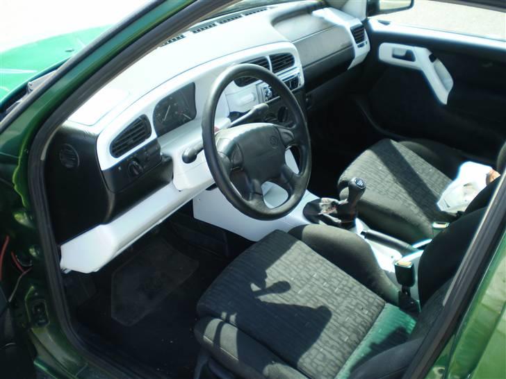 VW Vento  (solgt) - Kabinen som den ser ud nu. Syntes jeg det ser rigtig fedt ud. billede 16