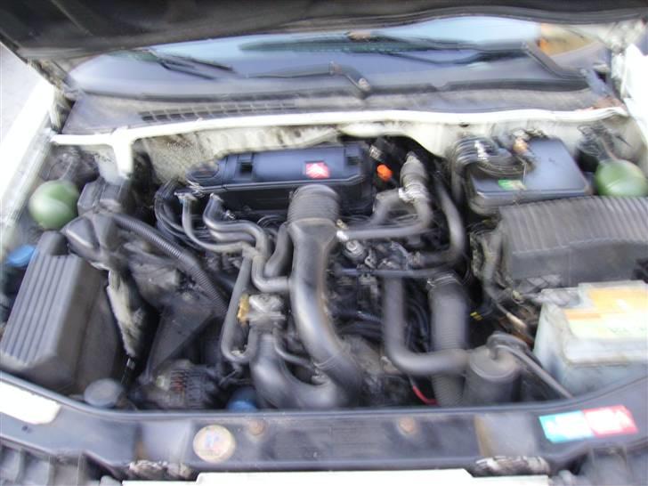 Citroën Xantia 1.8i (Skrottet) - Motor ser ikke alt for pæn ud .. Er det virkelig en 1,8i ...  billede 10