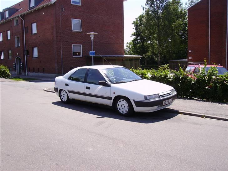 Citroën Xantia 1.8i (Skrottet) - Skal altså lige vende mig til den hydralik - gud ved hvor lang tid jeg holder det ud, at komme ned til en sænket bil og ikke kan køre med det samme ... billede 12