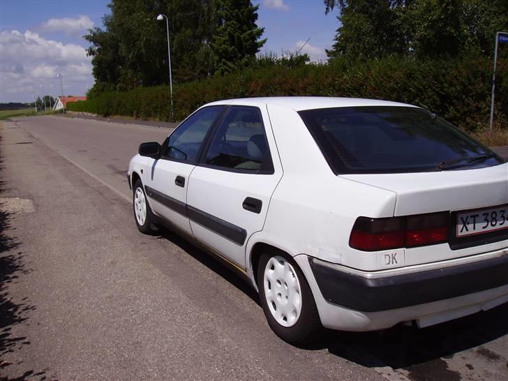 Citroën Xantia 1.8i (Skrottet) - Mit lille rusthul blev lige midlertidig dækket af Gaffa tabe ... utroligt hvad Gaffa kan bruges til ;) billede 14