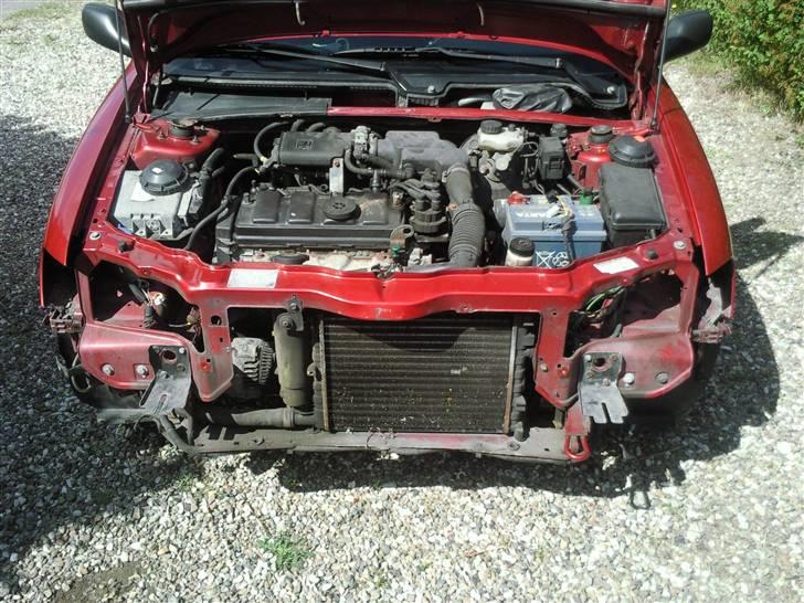 Peugeot 106 XS 1.4i - Mindre operation og skifte forlygter ;)  billede 8