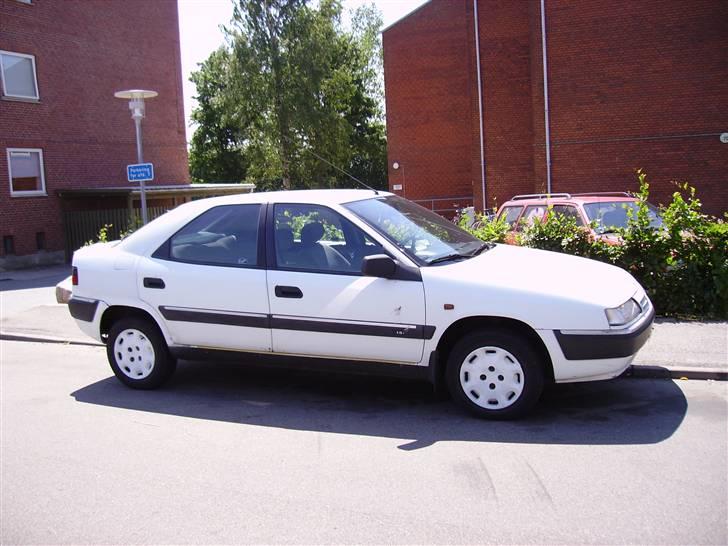 Citroën Xantia 1.8i (Skrottet) - Dette billede er lige lagt op, for at man kan se, hvordan hydraliken på bilen er, når den kører normalt ... noget er der da galt .... billede 15