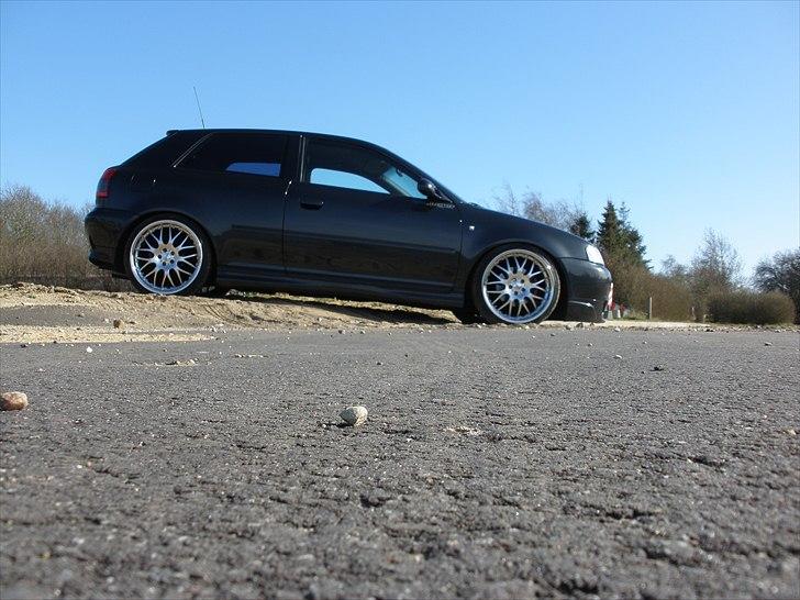 Audi A3 1,8T - Solgt - Det er ikke for at spille lav, den står på kanten, men synes det gav en fed vinkel billede 14