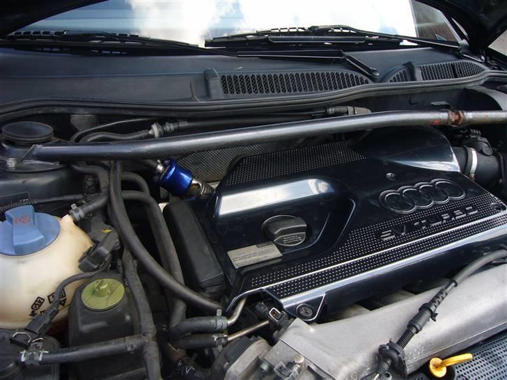 Audi A3 1,8T - Solgt - Tårnstiver, blowoff, indfarvet dæksel billede 15