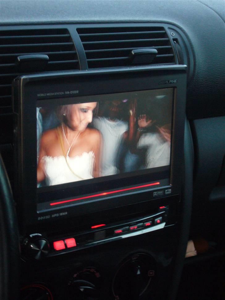 Audi A3 1,8T - Solgt - Ja tak, patter på skærmen og house musik, det holder..  billede 18