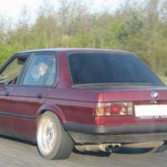 BMW E30 320i @ noget andet