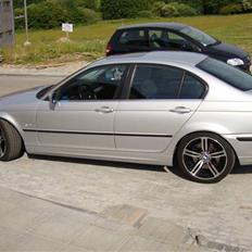 BMW 330i solgt