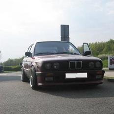 BMW E30 320i @ noget andet