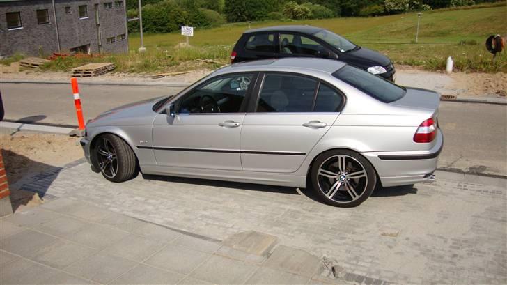 BMW 330i solgt billede 1