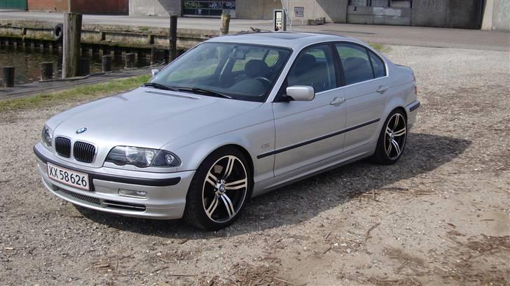 BMW 330i solgt billede 2