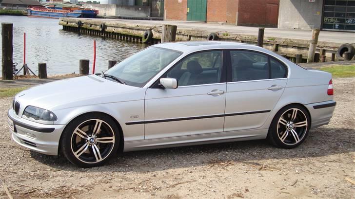 BMW 330i solgt billede 3