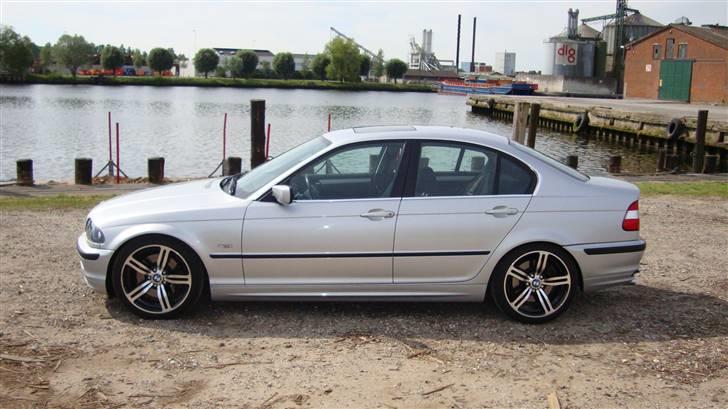 BMW 330i solgt billede 4