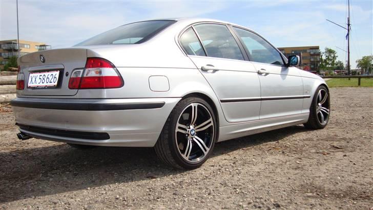 BMW 330i solgt billede 13