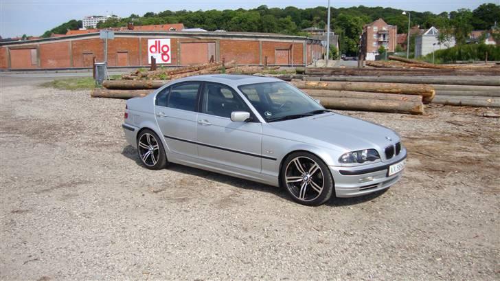 BMW 330i solgt billede 17