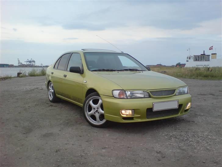 Nissan Almera SR - Har selv tonet ruderne, syntes sku det er et ok resultat billede 2