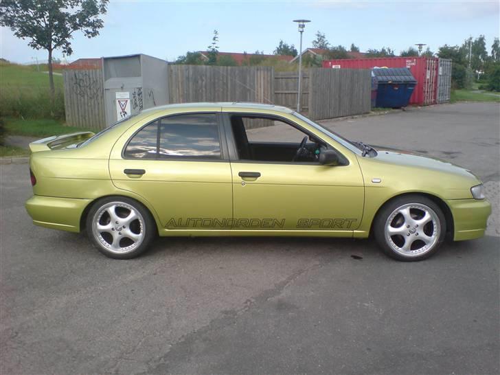 Nissan Almera SR - Har selv tonet ruderne, syntes sku det er et ok resultat billede 3