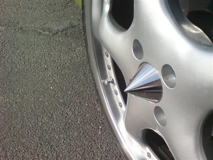 Nissan Almera SR - Mine fælge som jeg selv har renoveret, poleret kanten og lavet spikes til. billede 7