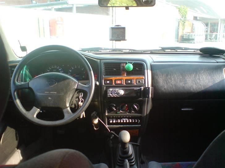 Nissan Almera SR - Plastik-træ i kabinen billede 11