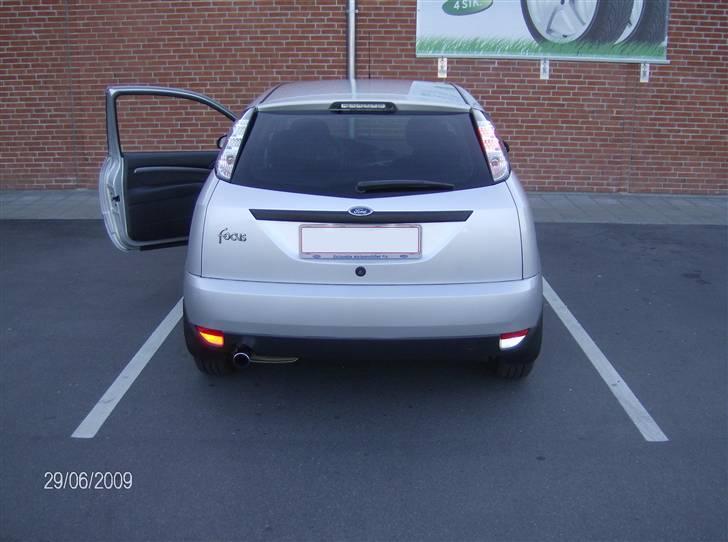 Ford Focus - Her kan svagt ses baklys, tågelys og baglyset tændt billede 8