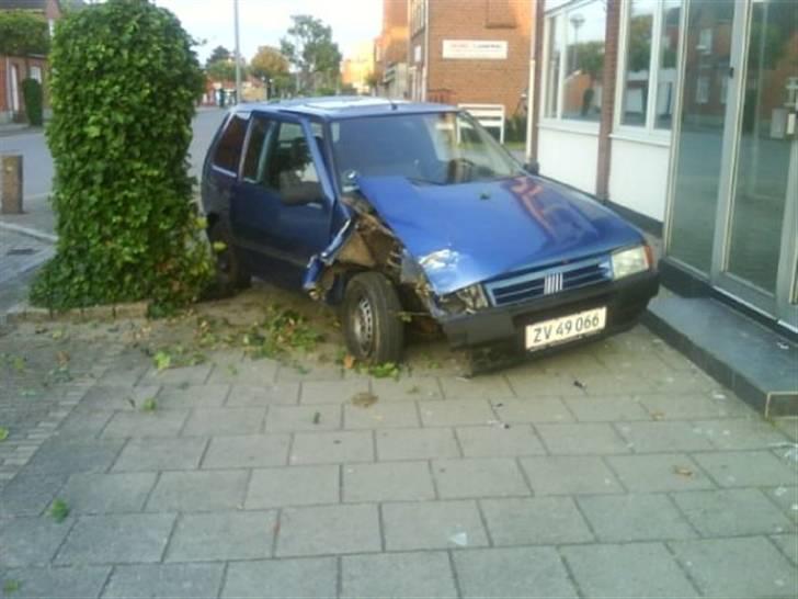 Fiat Uno / Smadret :S R.I.P - Uno´en total skadet lørdag morgen  billede 16