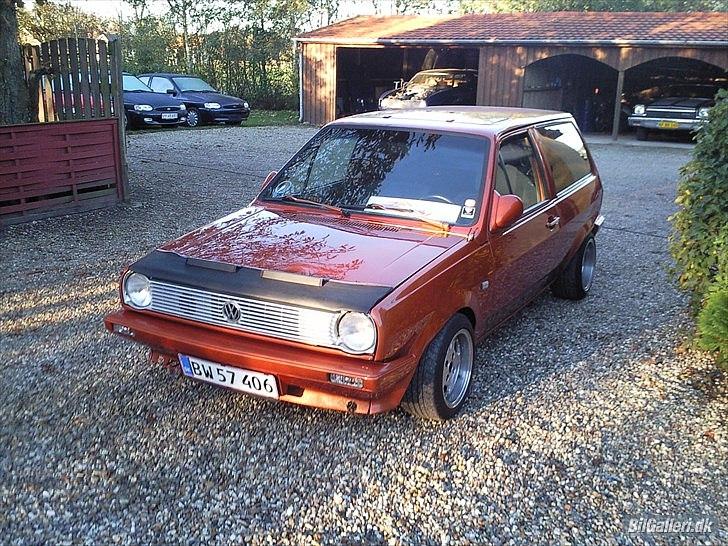 VW Polo 2 86C *1,3 GT* LOWRIDER - Dette er et nyt billed med stenslagsbeskytter billede 3