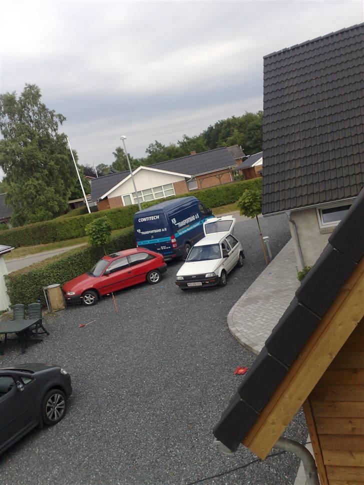 Opel Astra  - Her holder den med alu sutter på *:D og ved siden af starletten :D billede 10