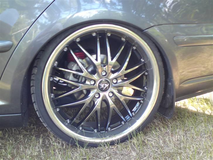 Toyota Avensis Sol plus Solgt!! - kraftig sænkning. Nej holdt lige lidt skrå men de kunne lige være under skærmen... billede 11