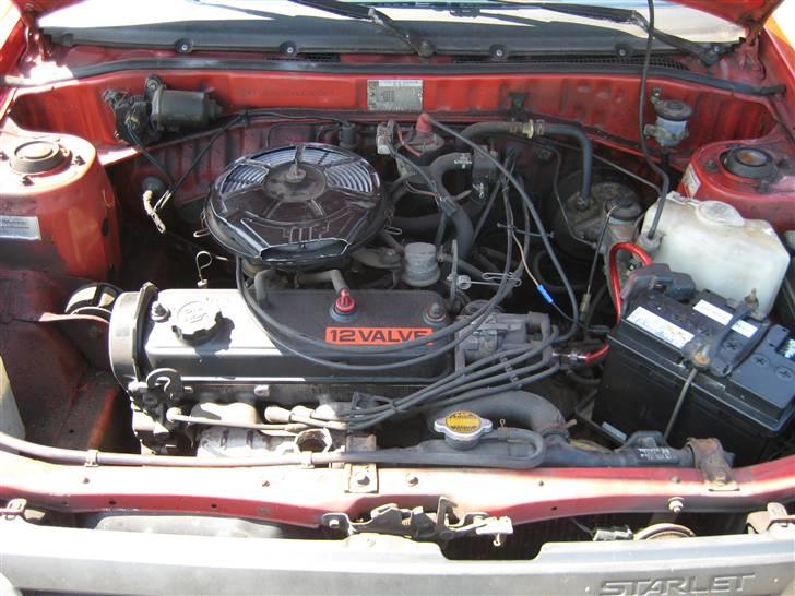 Toyota Starlet 1,0 EP70 *SOLGT* - Symaskinen billede 17