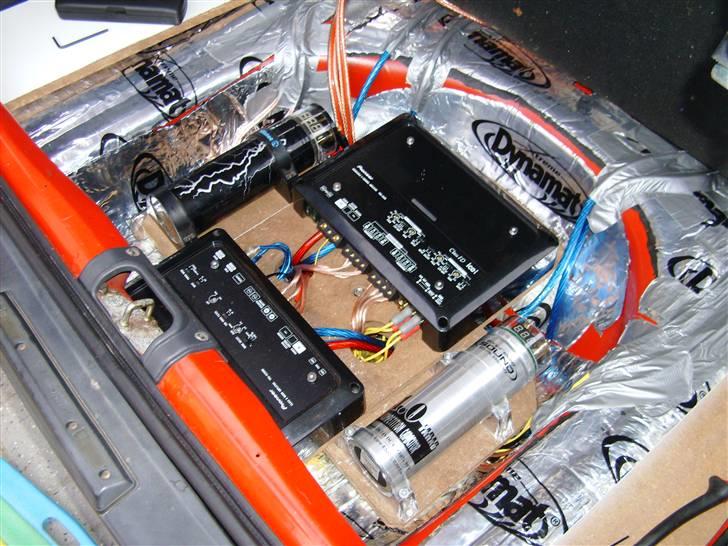 Toyota Starlet 1,0 EP70 *SOLGT* - Montering af anlæg billede 18