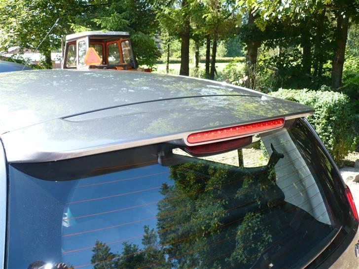 Hyundai I10 Sport "Loke" *Solgt* - Tagspoiler med lys i, det hjælper også på udseendet :) billede 18