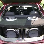 Mazda 323 F ba solgt.