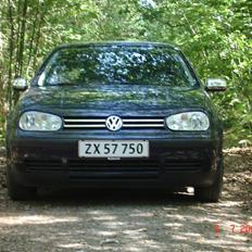 VW Golf 4  1,6 SR  solgt