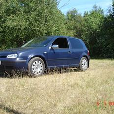 VW Golf 4  1,6 SR  solgt